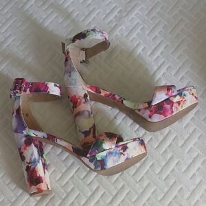 Dream Pairs Multicolor Floral Heels